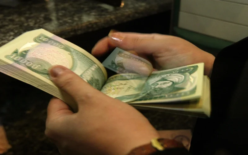 الدينار العراقي يرتفع أمام الدولار مع نهاية التداولات